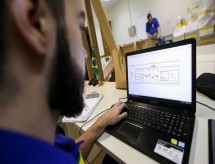 70% das famílias receberam auxílio do governo, aponta pesquisa 