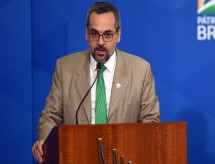 Ministro da Educação, Abraham Weintraub, anuncia saída do cargo em vídeo com Bolsonaro