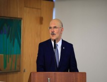 Depois de publicar portaria, MEC decide ouvir reitores sobre a volta das aulas presenciais