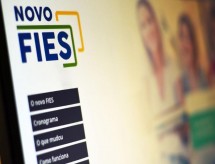 MEC suspende inscrições para vagas remanescentes do Fies