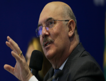 Após anúncio alvo de críticas, Ministro da Educação não define retorno das Aulas Presenciais