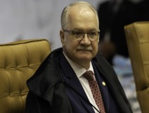 Escolha de reitores de universidades federais deve seguir lista tríplice, decide Fachin