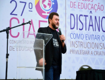 “Todos os cursos, incluindo medicina, podem ser oferecidos a distância” defende diretor da ABED