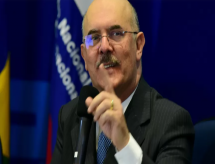 Com menos barulho, Milton Ribeiro deixa MEC mais bolsonarista que Weintraub