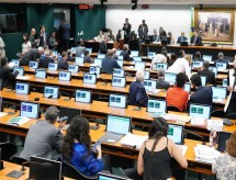 CCJ da Câmara dá aval a projeto que fixa estratégia nacional para volta às aulas presenciais