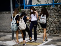 Pesquisadores afirmam que reabrir escolas sem diminuir contágio por Covid leva a uma aceleração na pandemia