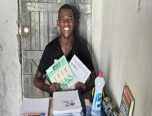 Jovem empresta casa, estuda sem luz e tira 980 na redação do Enem