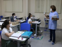 Justiça suspende resolução que pretendia remover debate sobre diversidade étnica, religiosa e de gênero em escolas de Manaus
