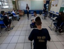 'Peguei covid na volta às aulas': os riscos para professores na pandemia