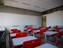 Pandemia e dificuldade financeira adiam entrada no ensino superior, diz pesquisa