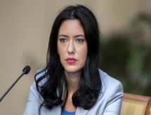 Ministra da Educação italiana admite que ensino a distância atingiu limite