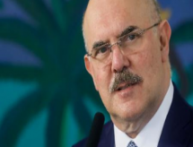 'Vontade é que as aulas voltem o mais cedo possível', diz Ministro da Educação