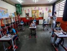 Estado também testará alunos e professores